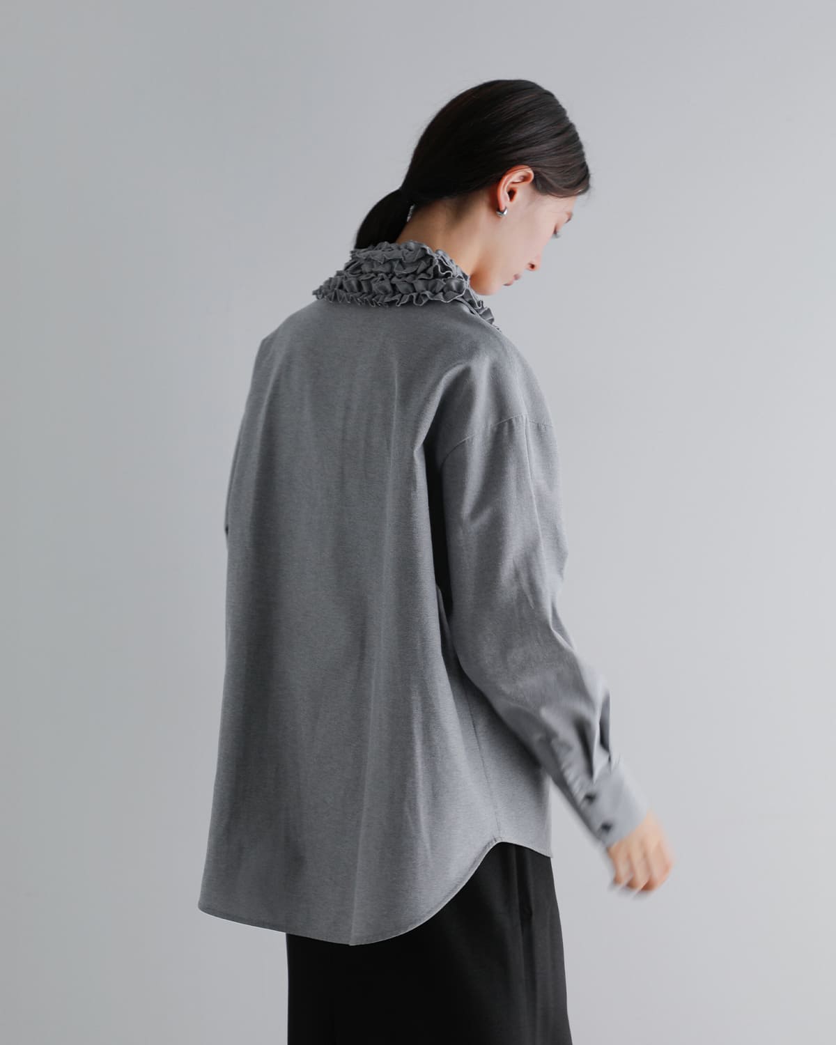 オーガ フリルシャツ ノーカラー ラウンドヘム サイドスリット グレー