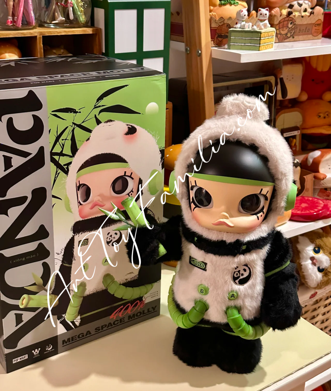 400% MEGA Space Molly 400% Panda | POP MART – Art Toy Familia