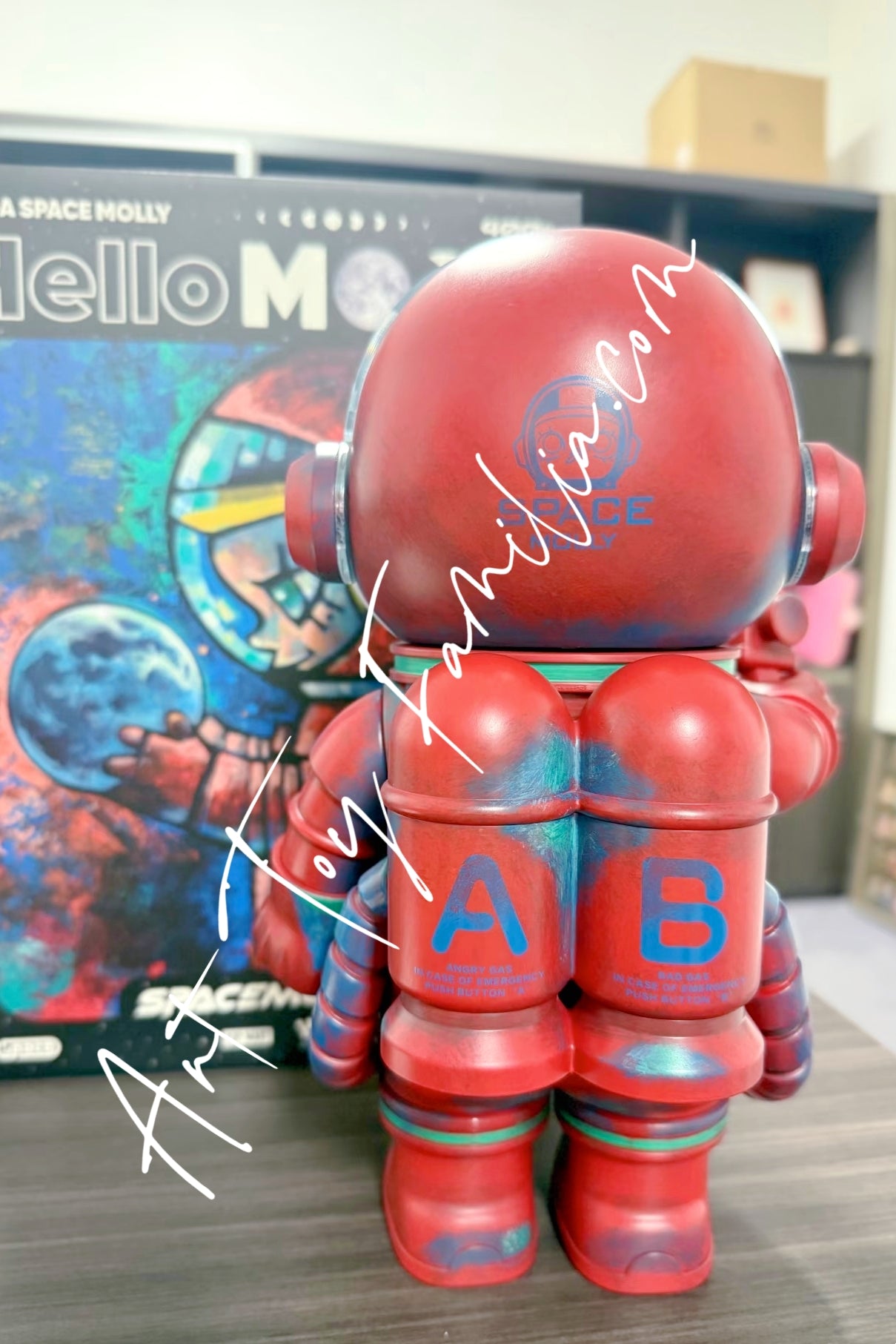 400% MEGA Space Molly 400% Hello Moon | POP MART – Art Toy Familia