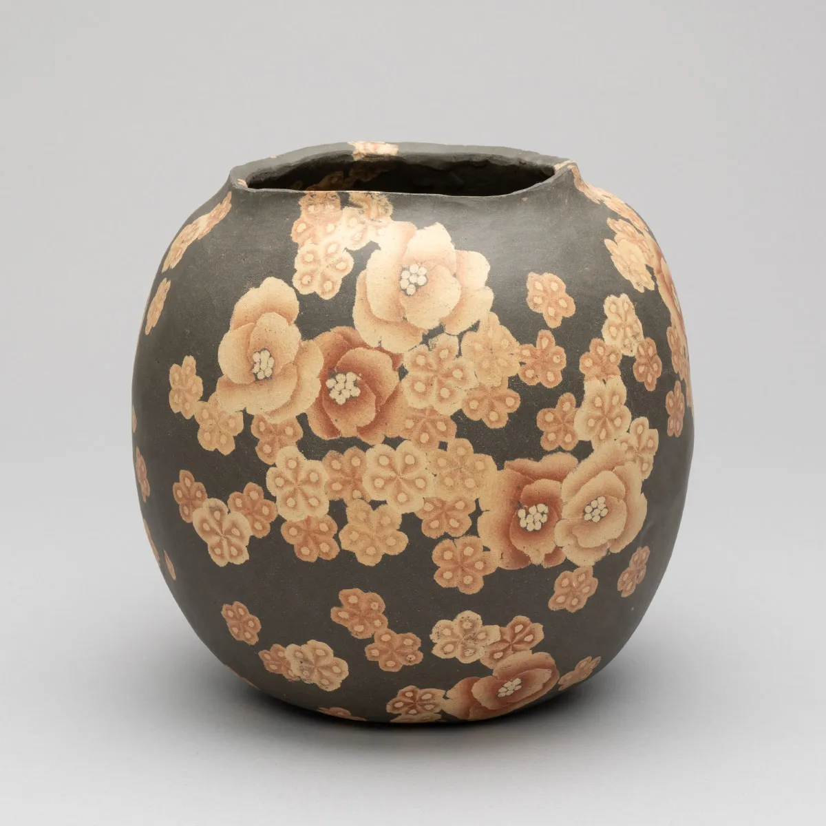 無名異練上花紋壺 | ARTerrace