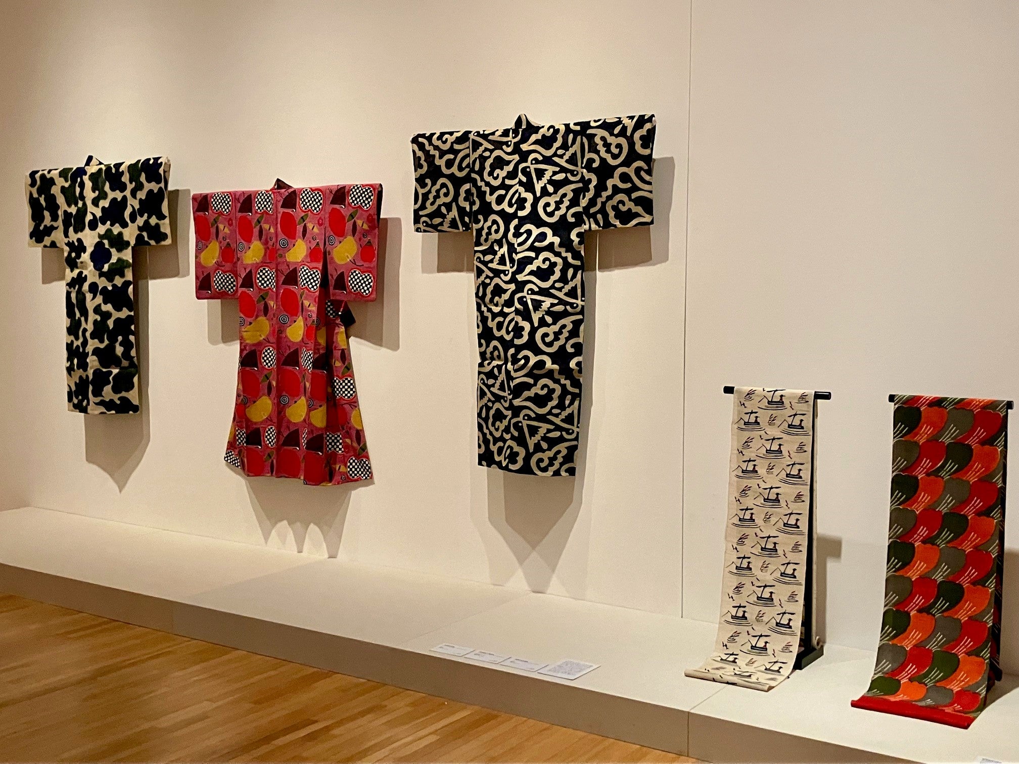 開幕】75年の幅広い創作活動を回顧「柚木沙弥郎 永遠のいま」岩手県立