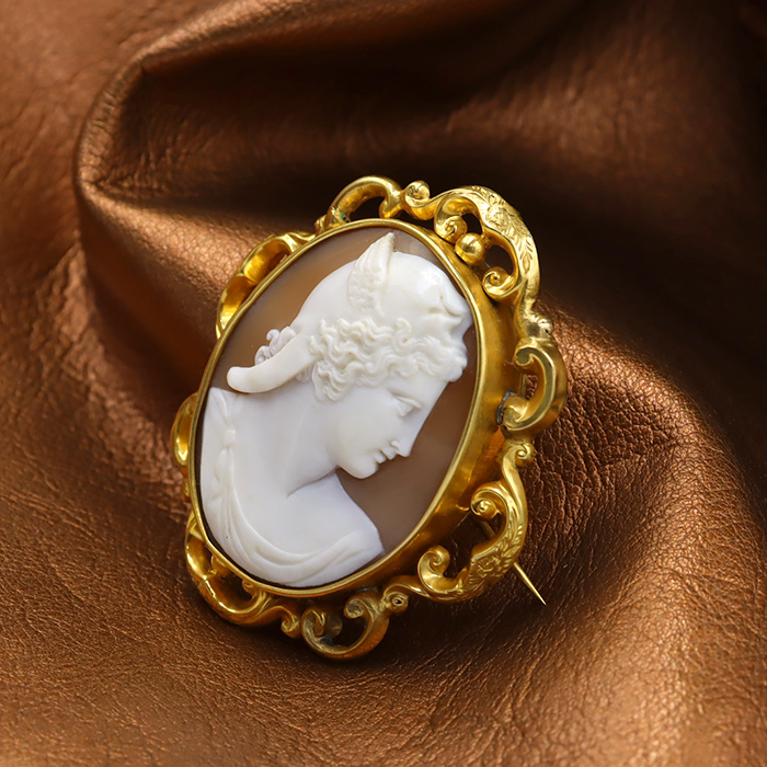 フランスアンティークギリシャ神話モチーフのシェルカメオブローチ