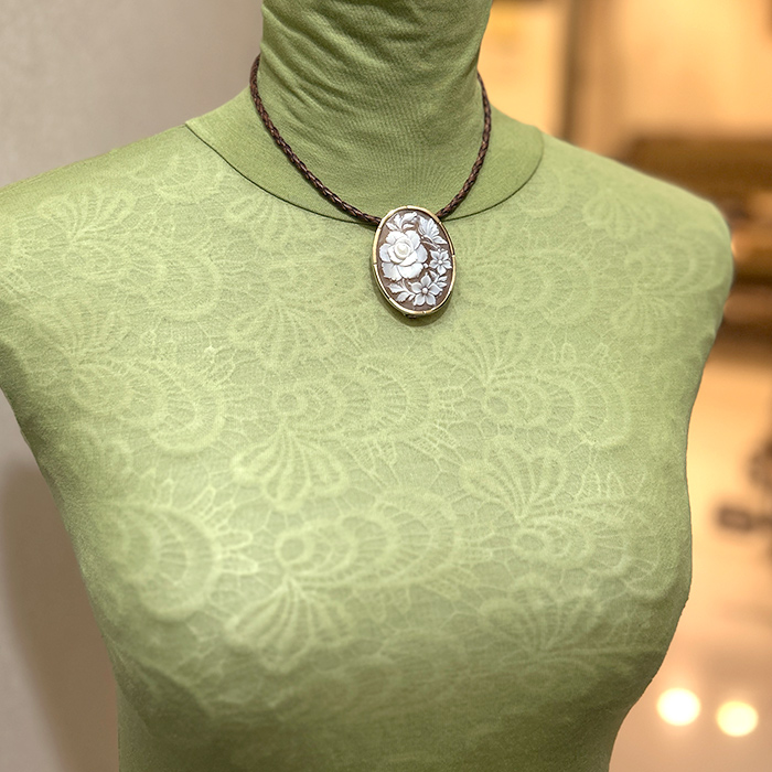 シルバー枠シェルお花彫りカメオブローチ兼ペンダントトップ 本真珠