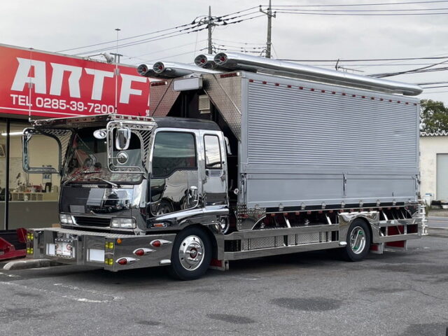 いすゞ フォワード 庫内部屋仕様 ステンレスパーツ多数 ロケット｜中古