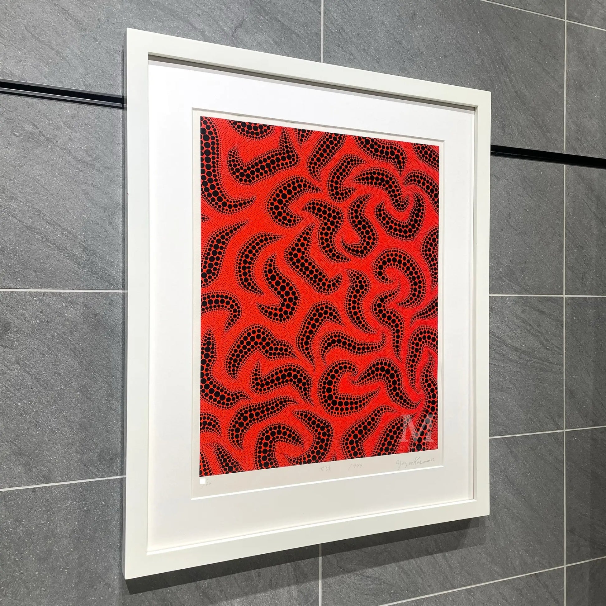 草間彌生1920年生まれ芸術家皿