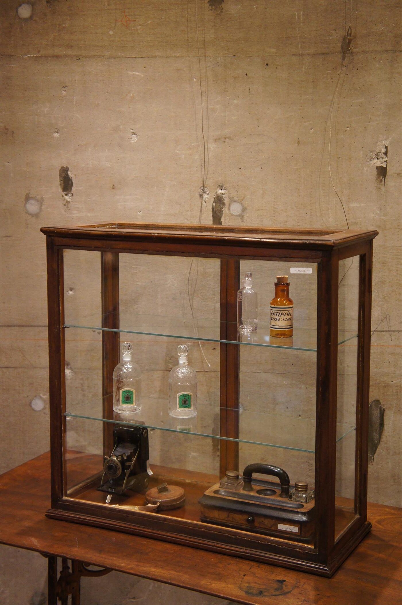 ヴィクトリアン ショップ グラス ショーケース | ARTICLE PRODUCT