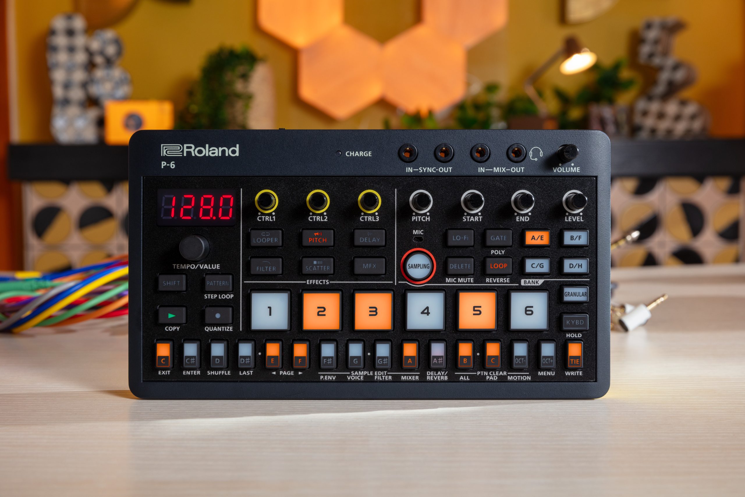 AIRA Compactを知りつくす:P-6 Creative Sampler - Roland Articles