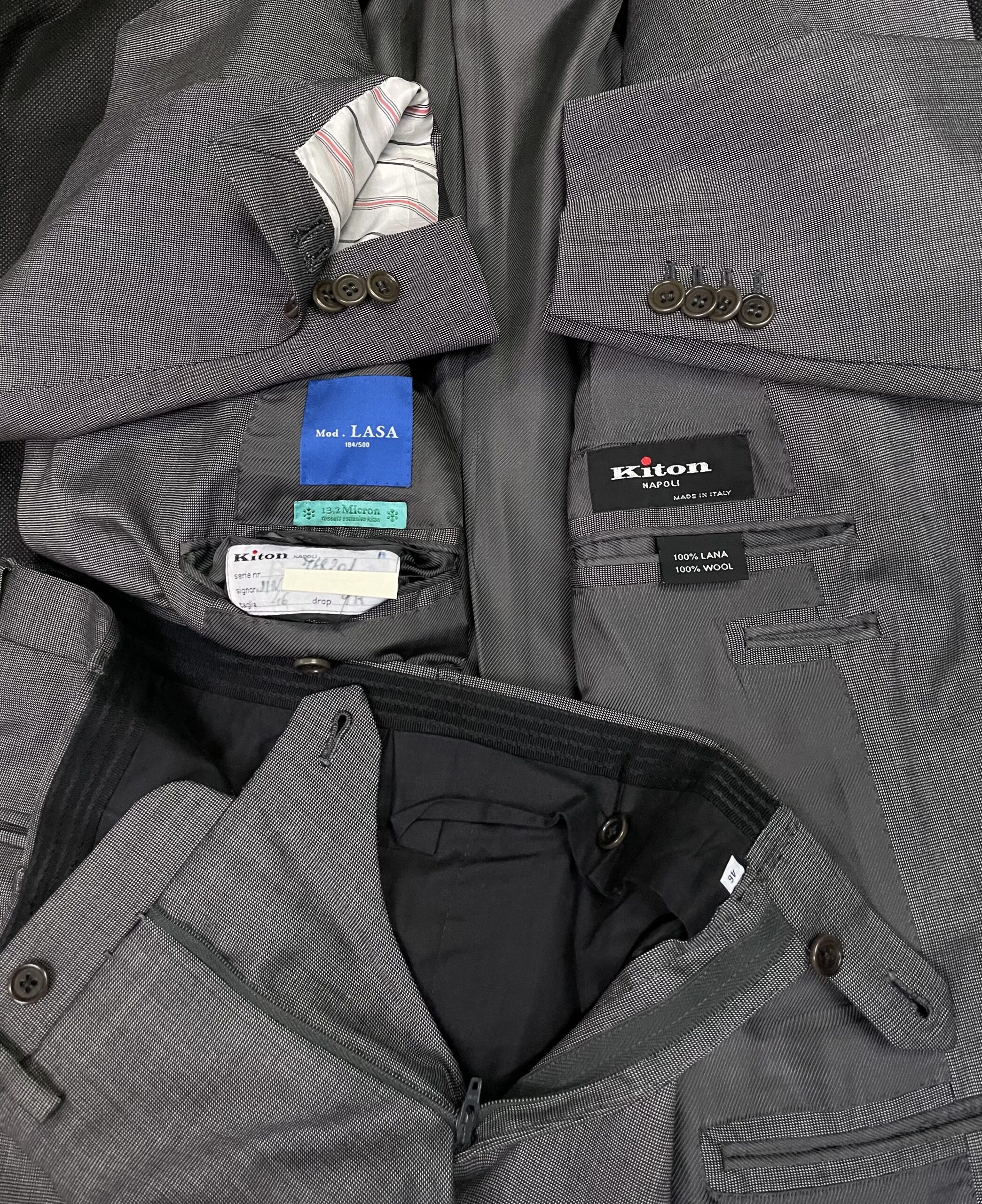 Kiton キトン】贅沢13.2Micronウール 通年合い物 定番グレースーツ