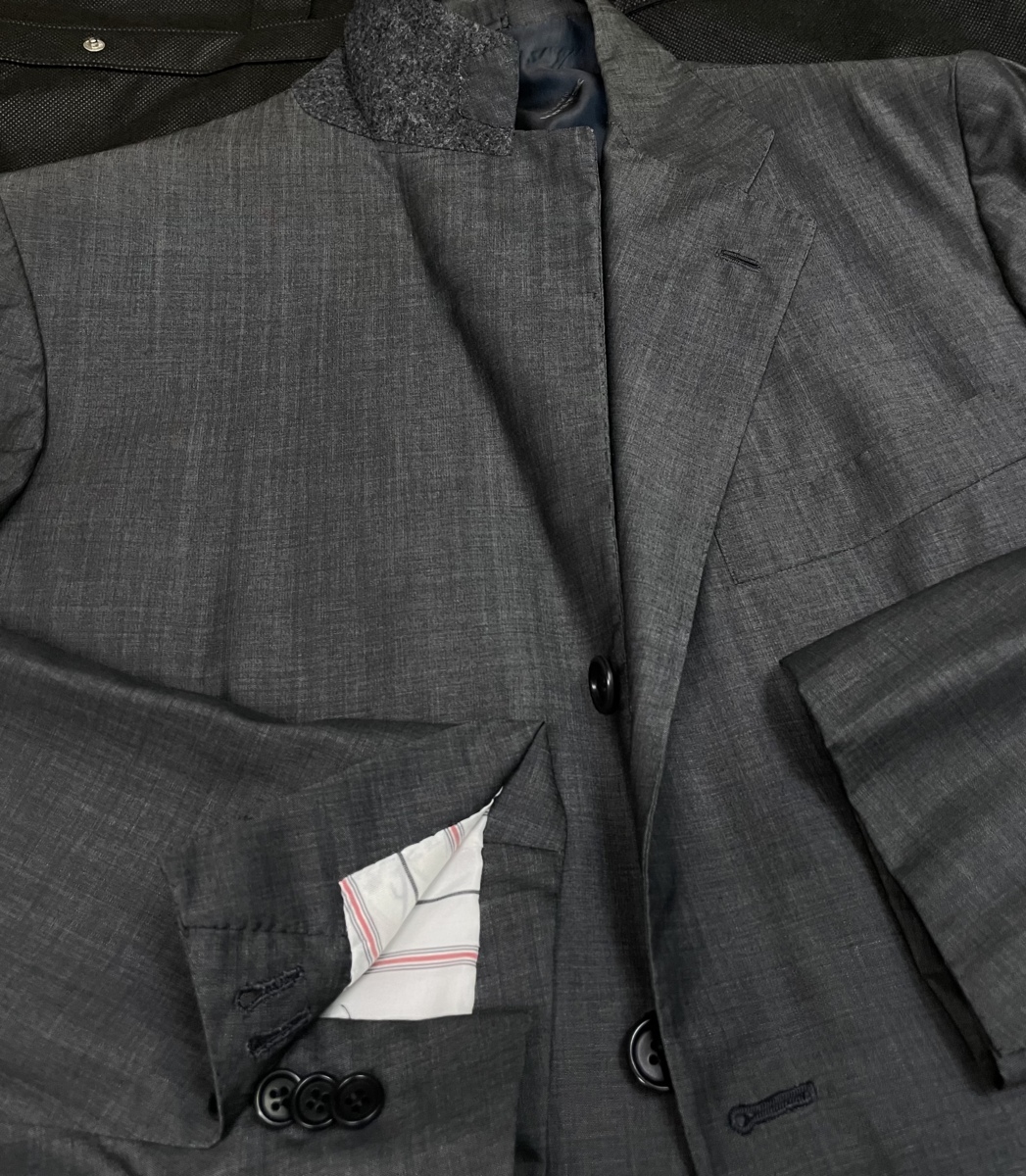 キトン Kiton】合い物 定番ミディアムグレースーツ 48 | Artigiano ciao