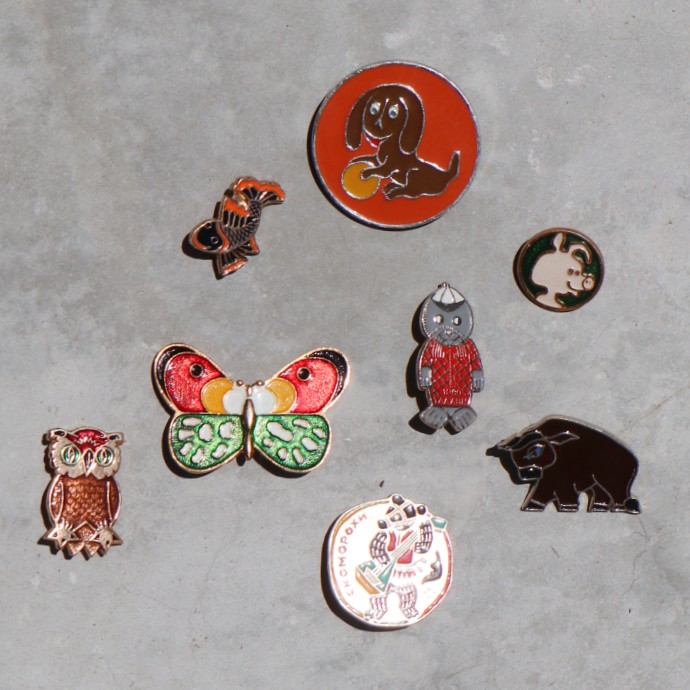 アール鎌倉の定番セレクトアイテム、旧ソビエトのヴィンテージピンズが