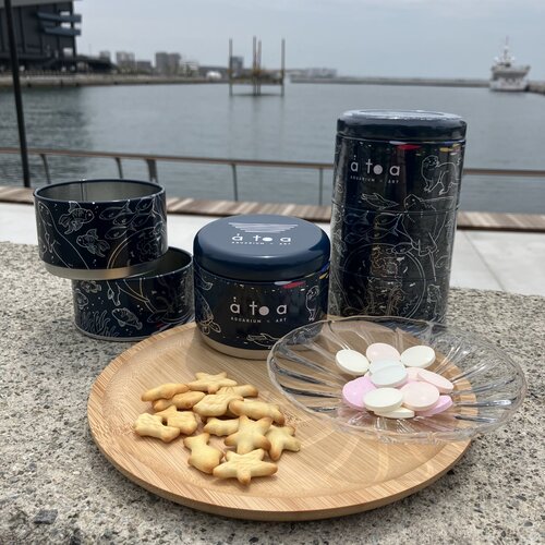 肌触りがやさしい「ジャガードタオル」とお土産にピッタリな「三段缶