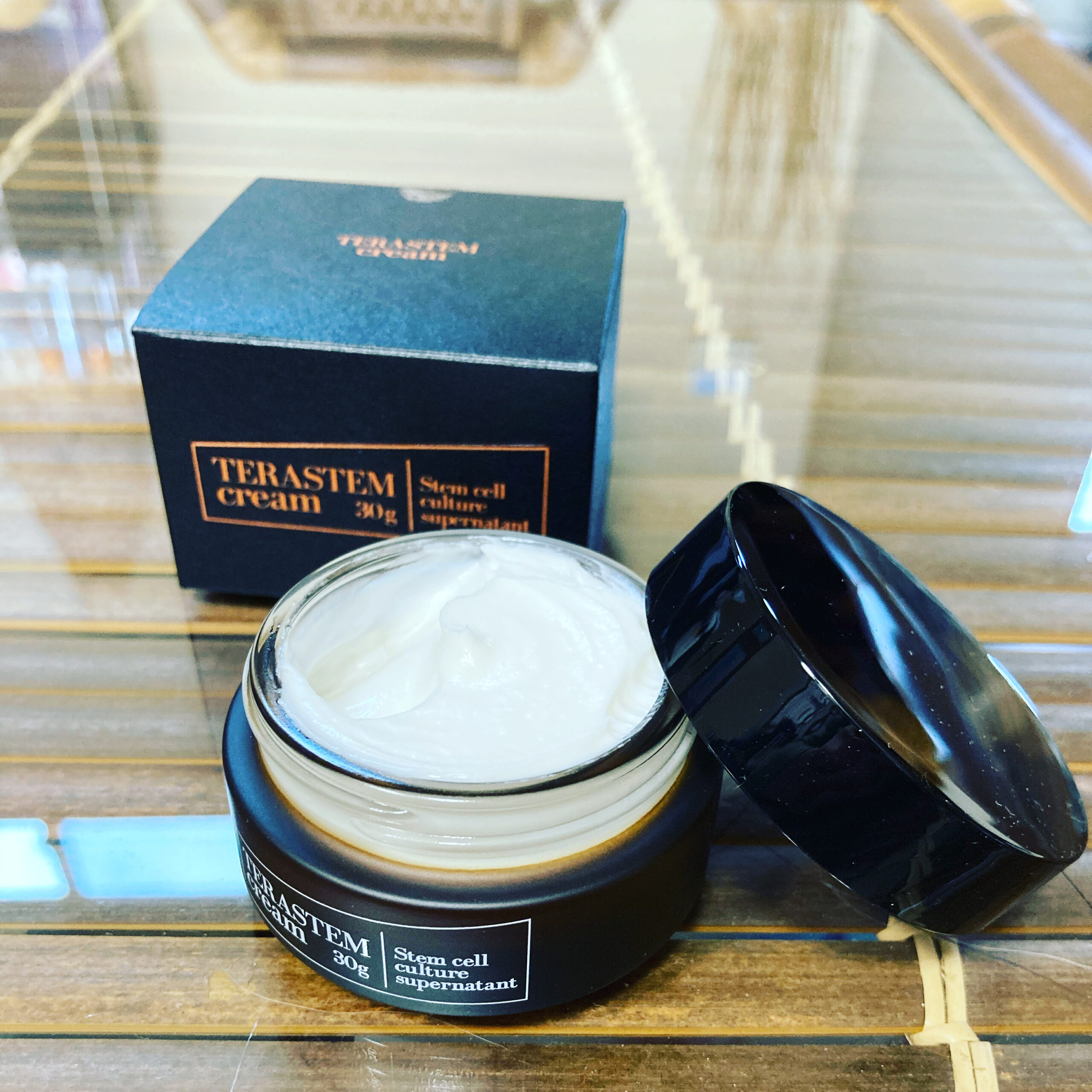 幹細胞上清液化粧品の使用感想 「テラステムクリーム」-お客様の声