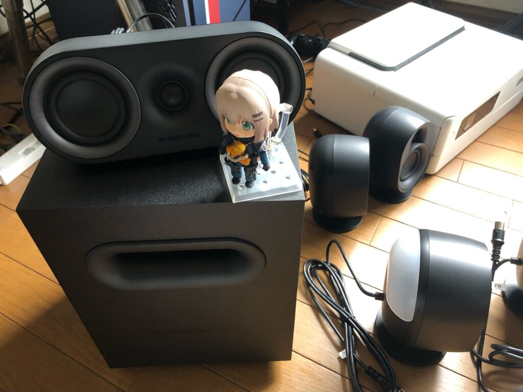 仕事の時も音を楽しむために、STEELSERIES ARENA 9