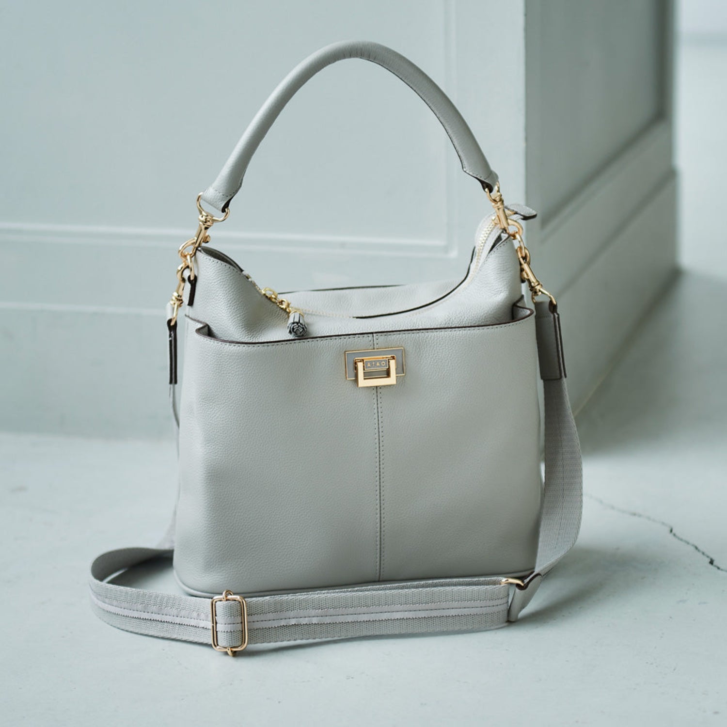 ATAOで人気No;1の2wayバッグ｜水にも汚れにも強い撥水レザー｜WEEKEND