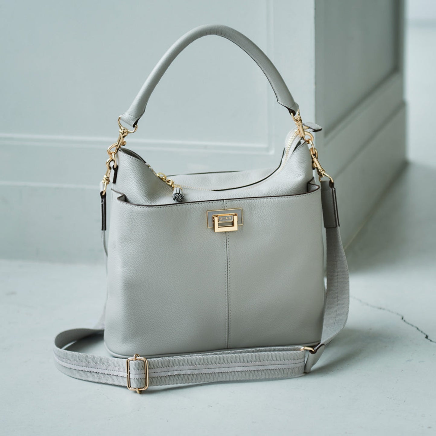 ATAOで人気No;1の2wayバッグ｜水にも汚れにも強い撥水レザー｜WEEKEND