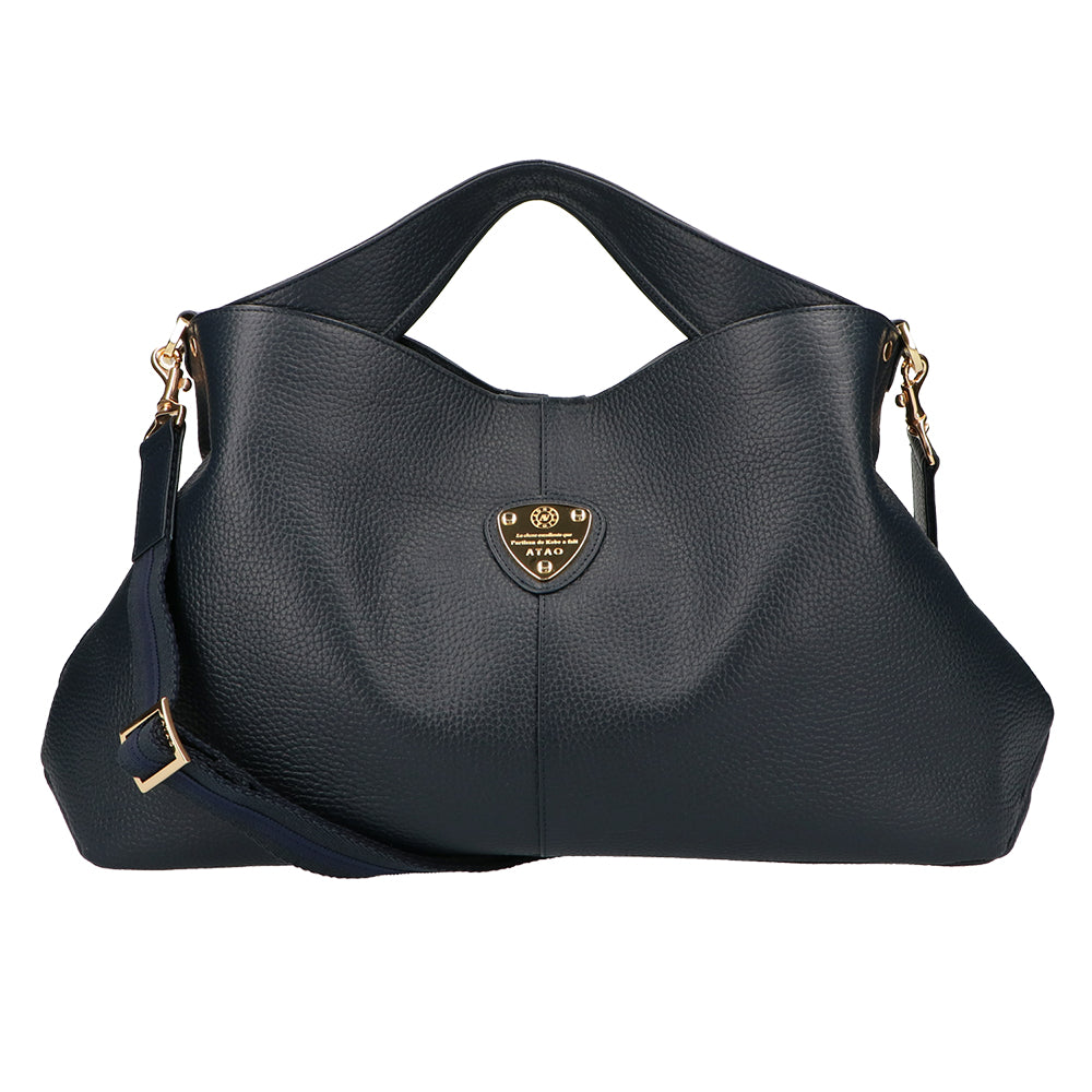 年代問わず人気のレザーハンドバッグの魅力とは？選ぶときのポイントや