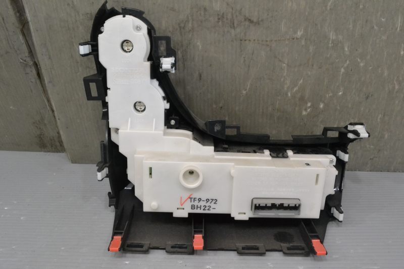 フィット シャトル ハイブリッド FINE LINE 前期(GP2) 純正 良品 取付