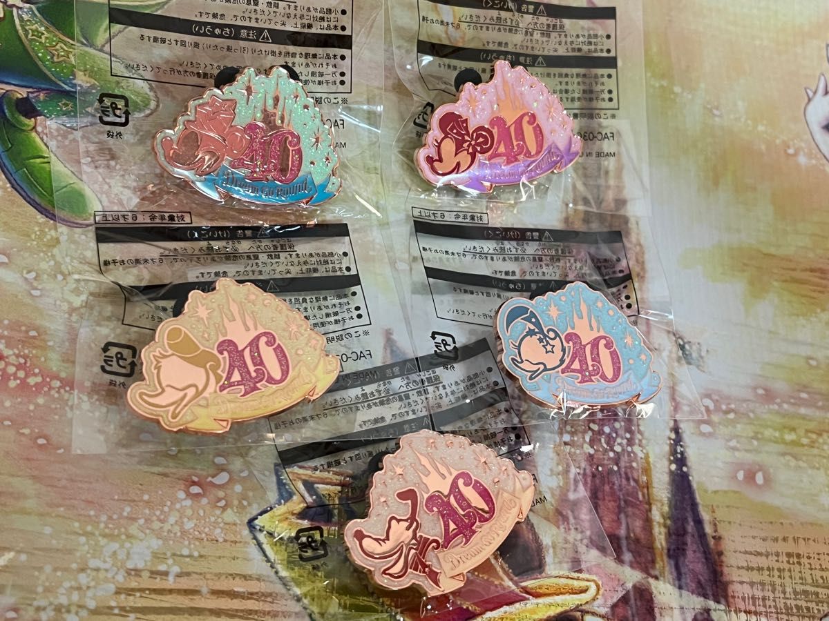 ディズニーピンバッジ 305個 まとめ売り ディズニーピンバッジ 305個