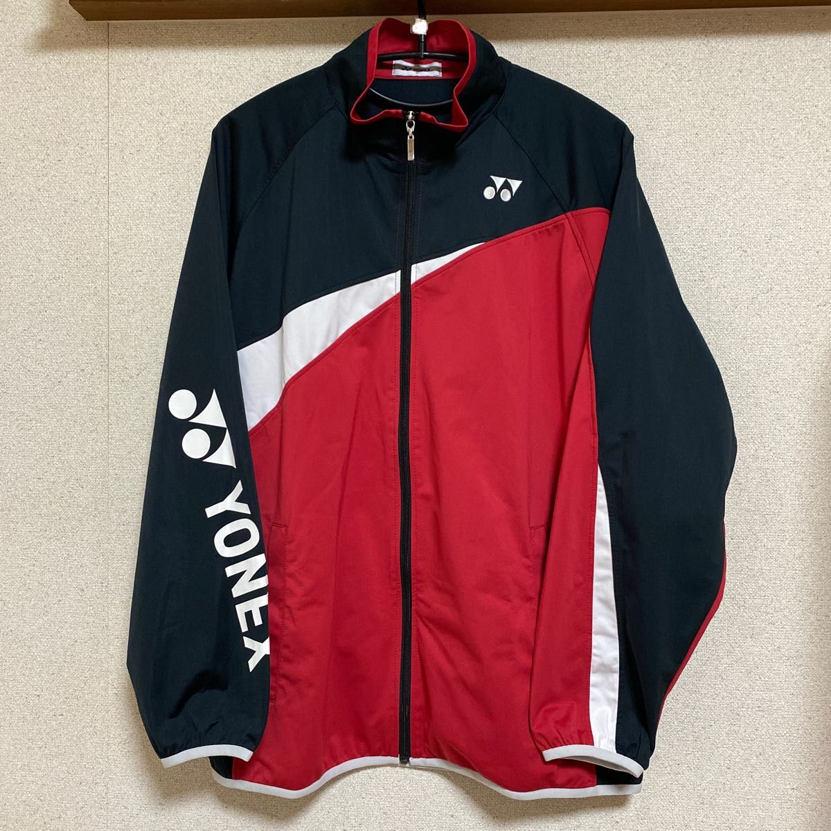 ヨネックス 結構薄めのウィンドブレーカー 赤 黒 白 Mサイズ｜Yahoo