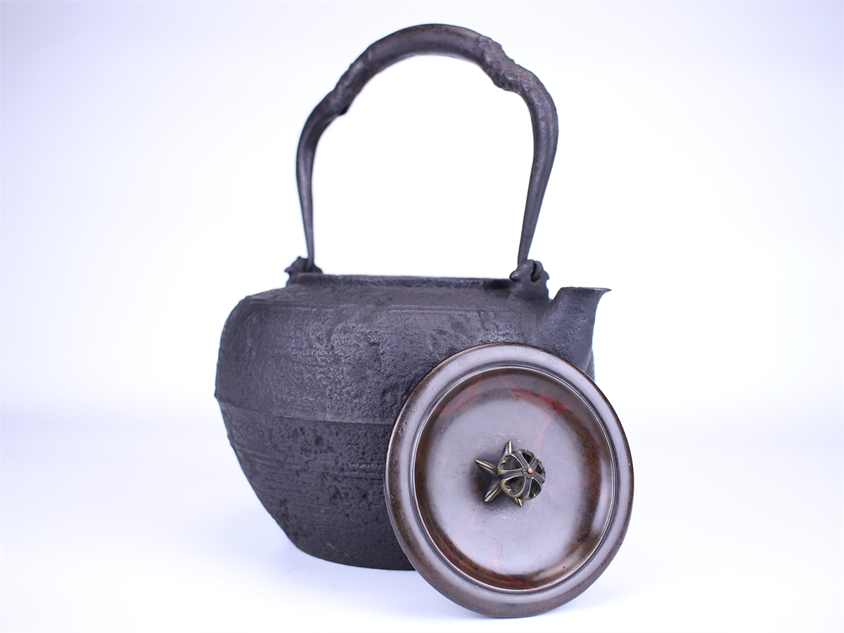 A460 【金寿堂 雨宮宗造】 菊紋 鉄瓶 水漏れ無し ｝＊ A460 【金寿堂 雨宮