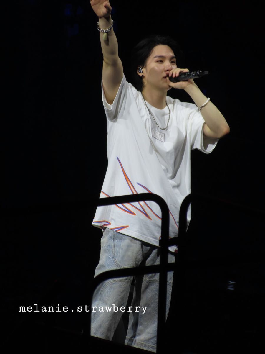 ユンギ着用 SUGA Agust D “D-DAY” ツアーTシャツ US限定ver 新品未開封