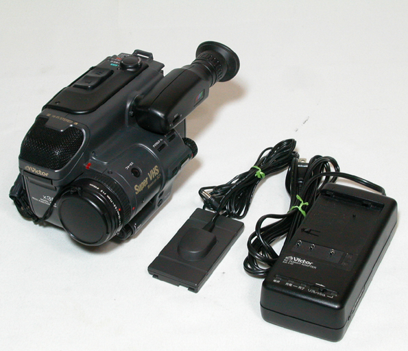 Yahoo!オークション - Victor（ビクター）／S-VHS C ビデオカメラ GR-S