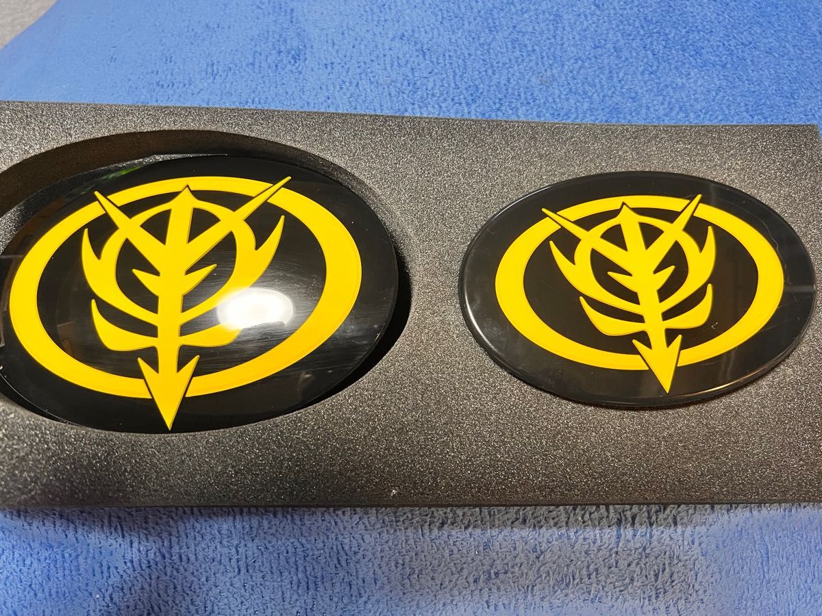 ジオニックトヨタエンブレム シャア専用オーリス トヨタ純正 シャア