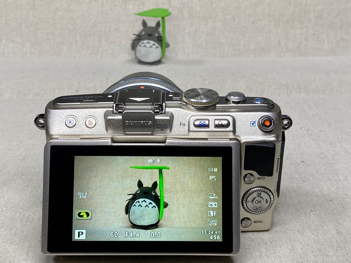 オリンパス PEN lite E-PL5 + 14-42mm 電動パンケーキズームレンズ