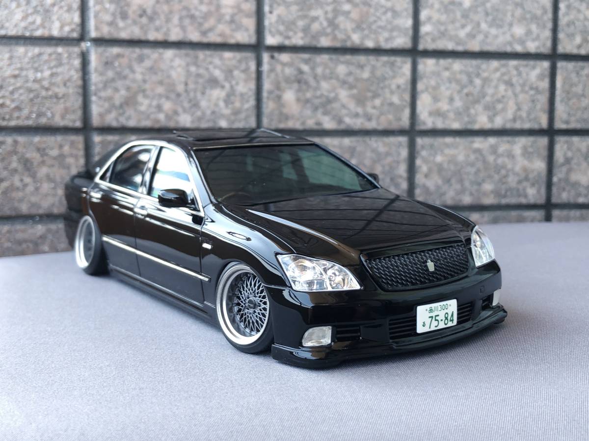 Yahoo!オークション - アオシマ1/24 18クラウンアスリート後期 完成品