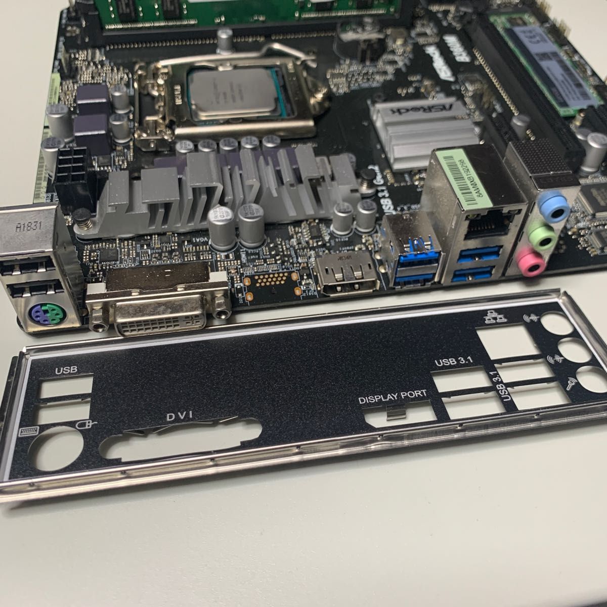 ASRock B360M i5-8400 4GBメモリ2枚 512GB M 2 SSD / LGA1151 MicroATX