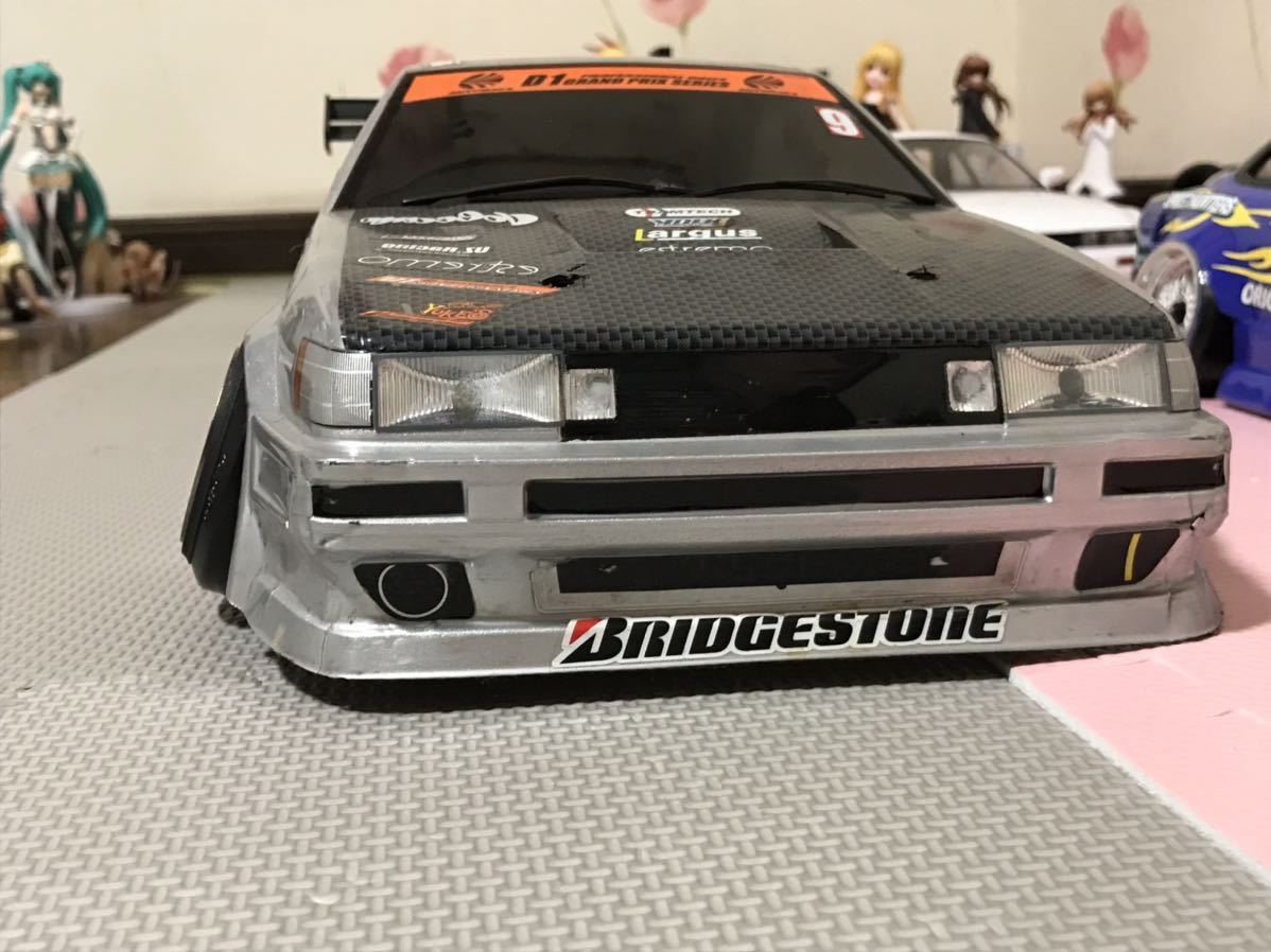 送料無料 1/10 トヨタ AE86 カローラレビン ドリフト GTウィング付き