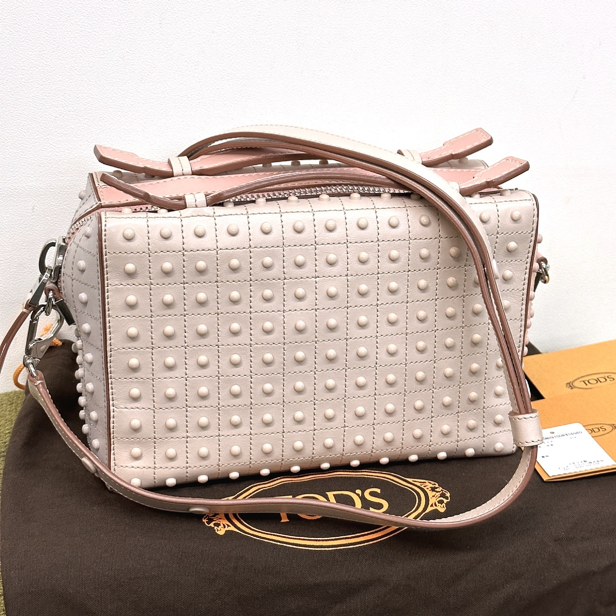 Yahoo!オークション - 美品 TOD'S/トッズ ゴンミーニ スタッズ付 ミニ