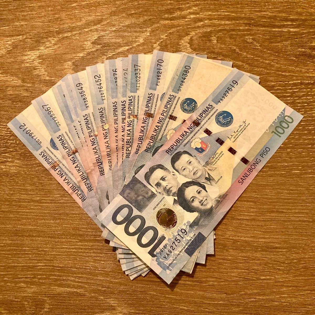 追跡あり フィリピンペソ 1000ペソ 紙幣｜Yahoo!フリマ（旧PayPayフリマ）