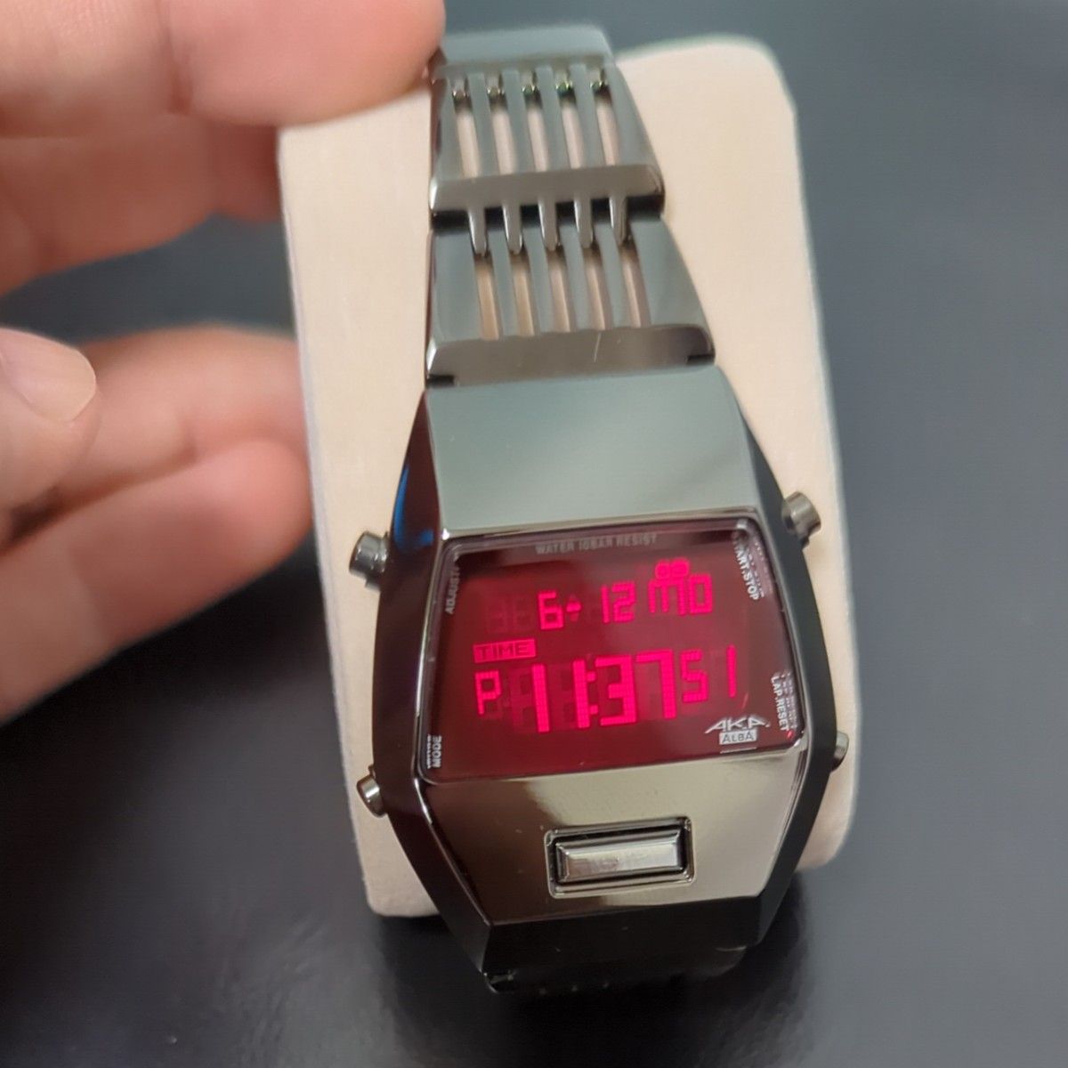 ALBA セイコーAKA デジタル腕時計 LED赤文字盤（IPブラック