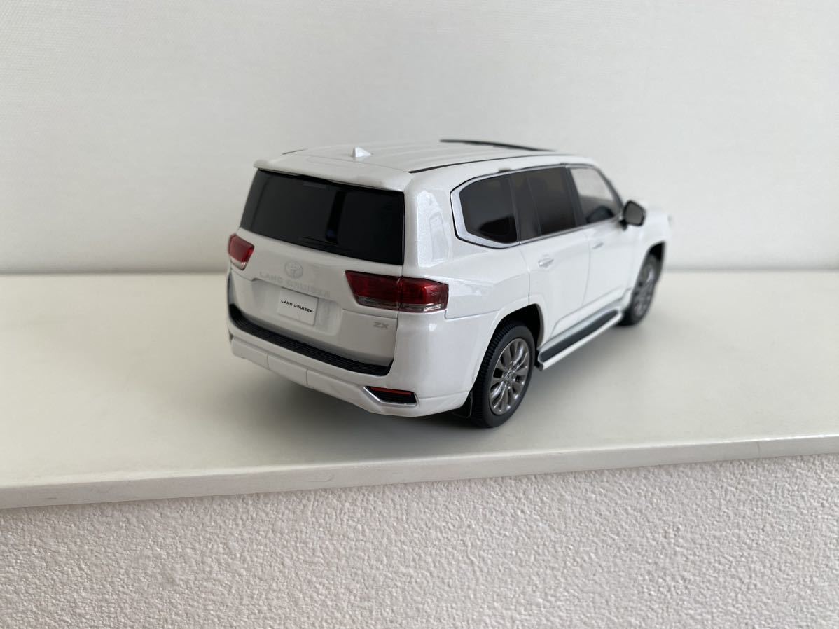 送料込み ランドクルーザー 300 ZX ミニカー トヨタ 1/30 カラー