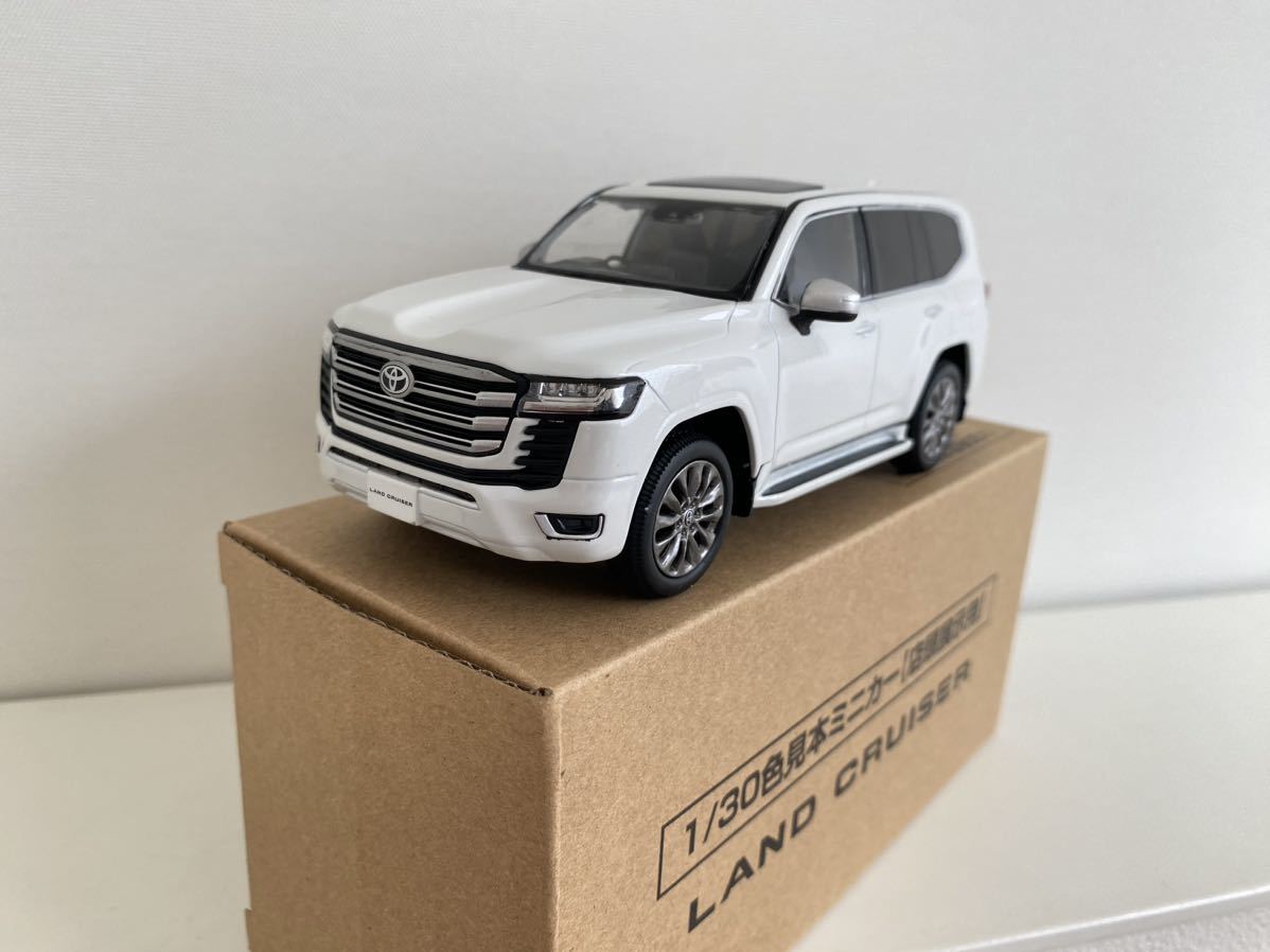 送料込み ランドクルーザー 300 ZX ミニカー トヨタ 1/30 カラー