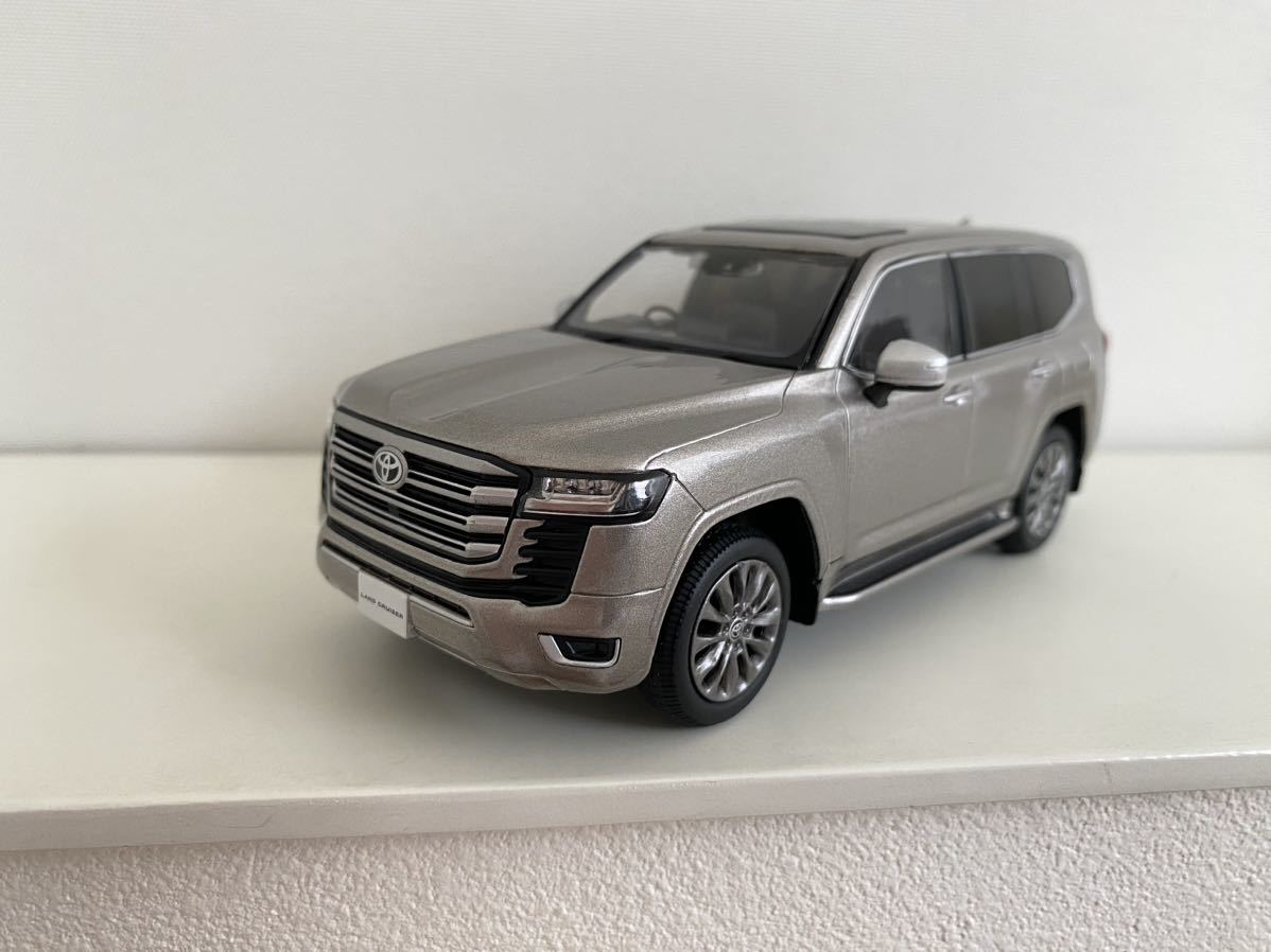 送料込み ランドクルーザー 300 ZX ミニカー トヨタ 1/30 カラー
