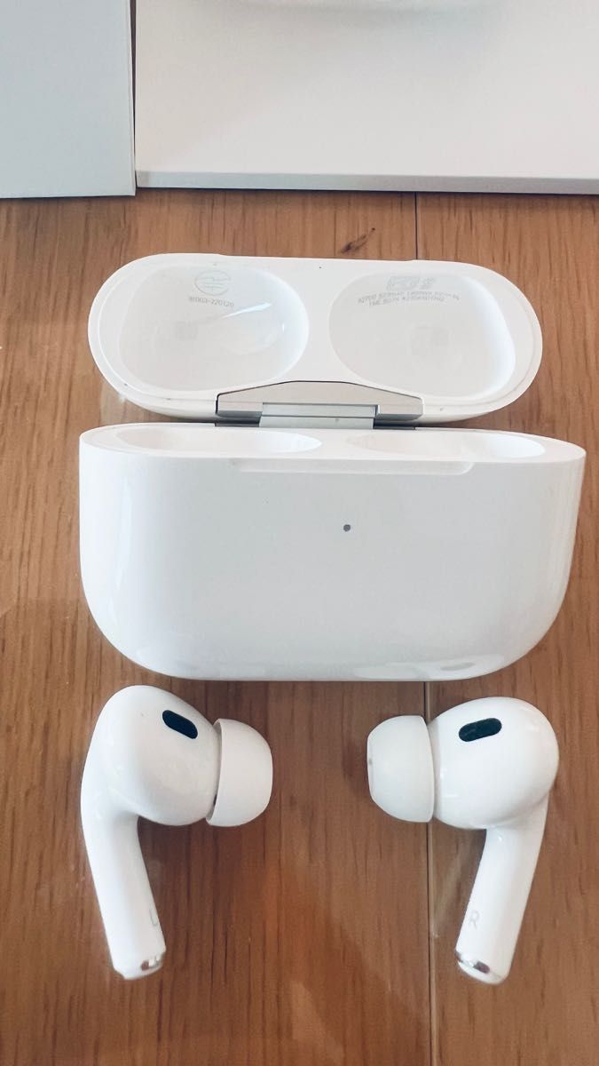 正規美品 Apple AirPods Pro 第2世代 MQD83J/A 新品専用透明ケース