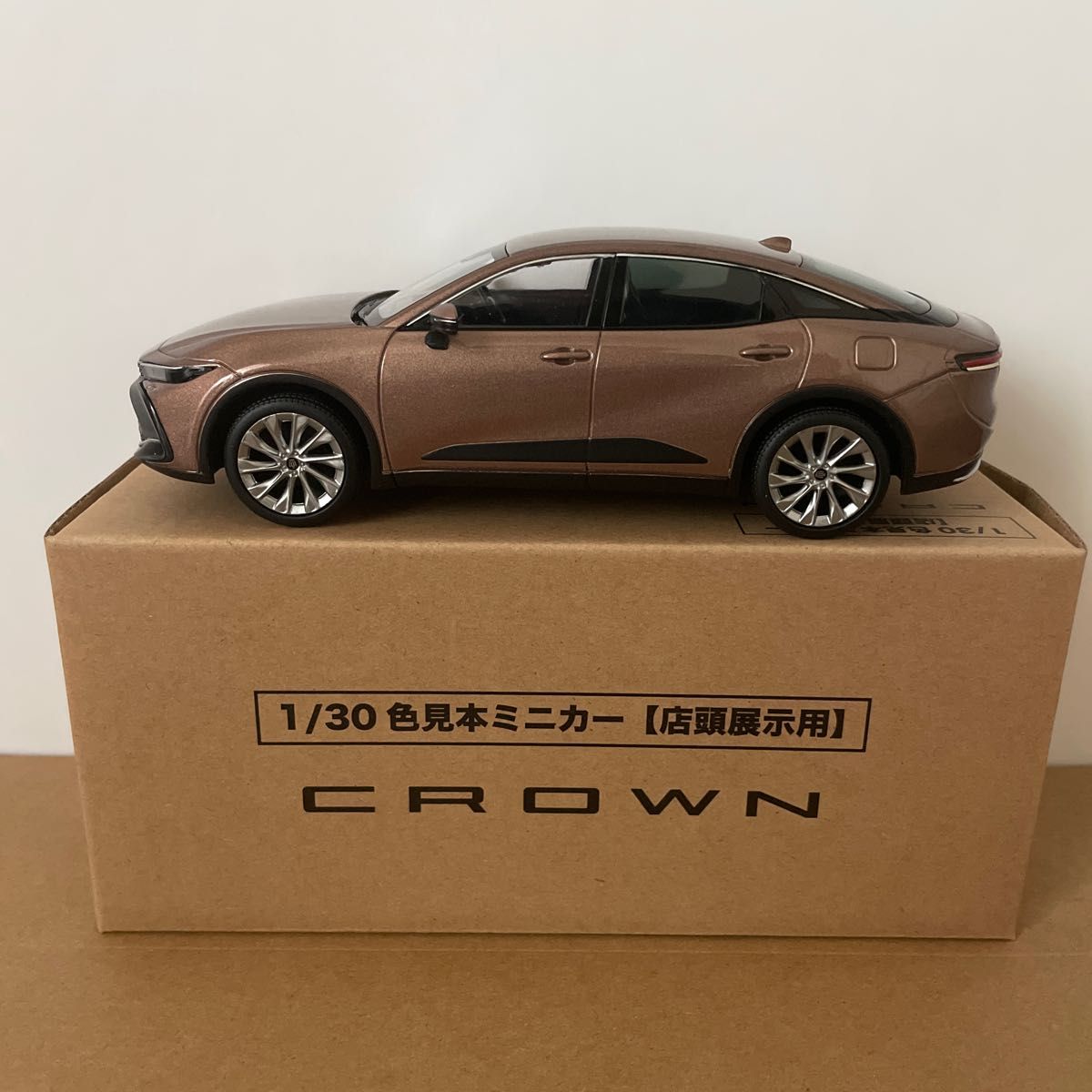 トヨタ クラウン クロスオーバー カラーサンプルミニカー プレシャス