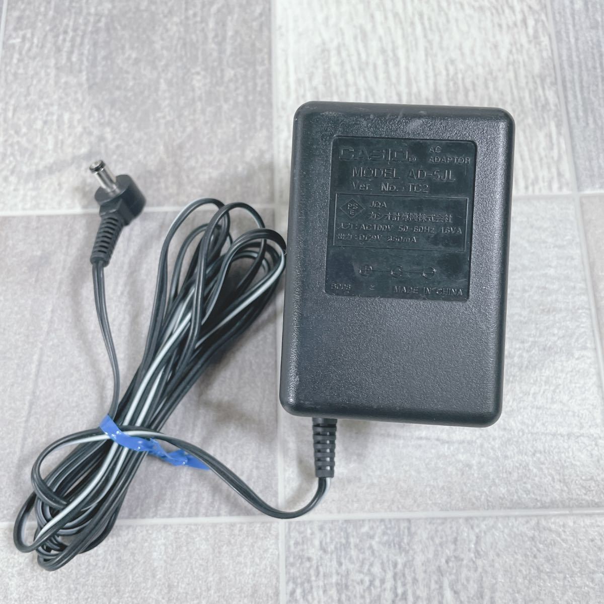 CASIO カシオ 電子ピアノ 光ナビゲーションキーボード LK-180TV oz3762