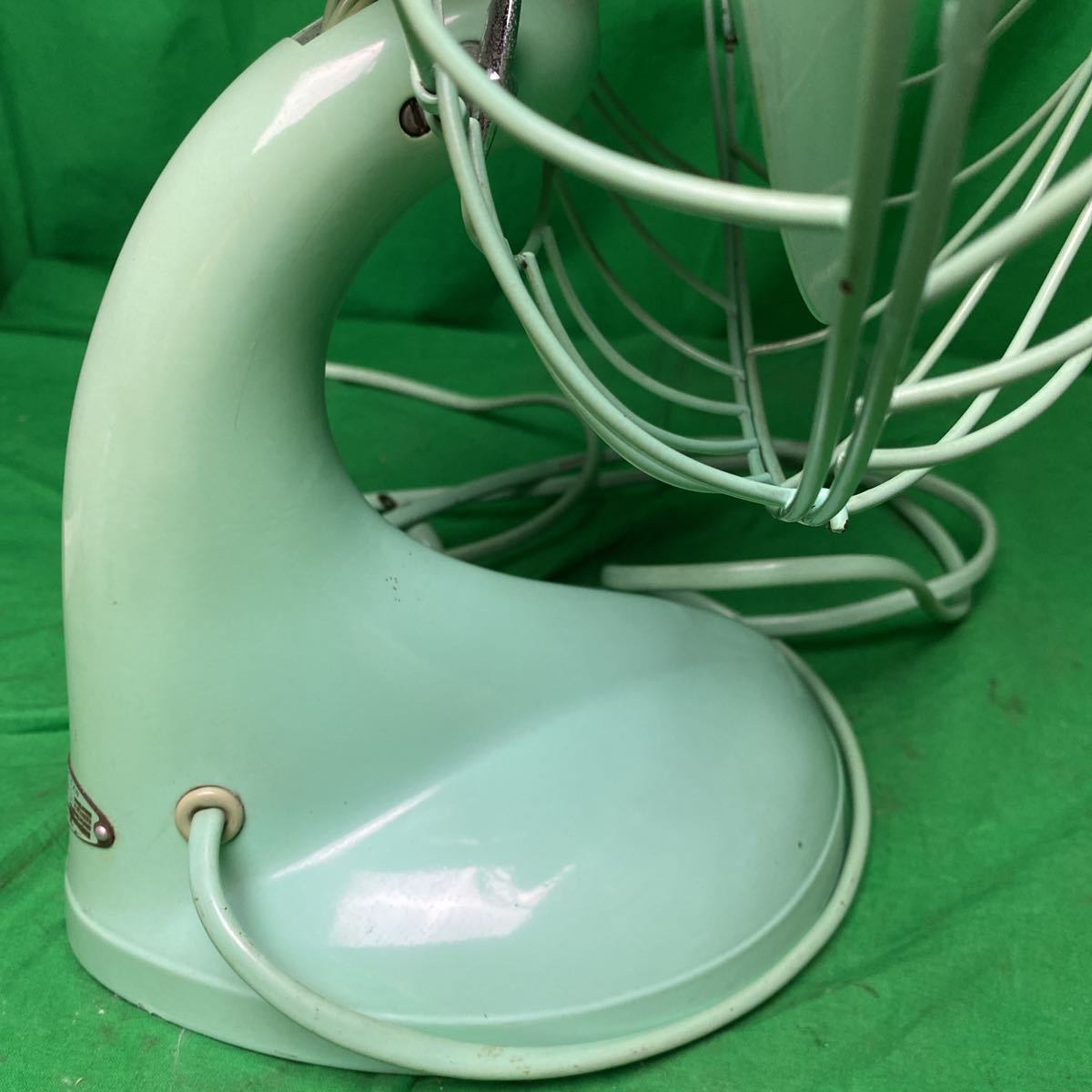 z302 昭和レトロ 日立扇風機 金属ボディ HITACHI A C DESK FAN M-6036B