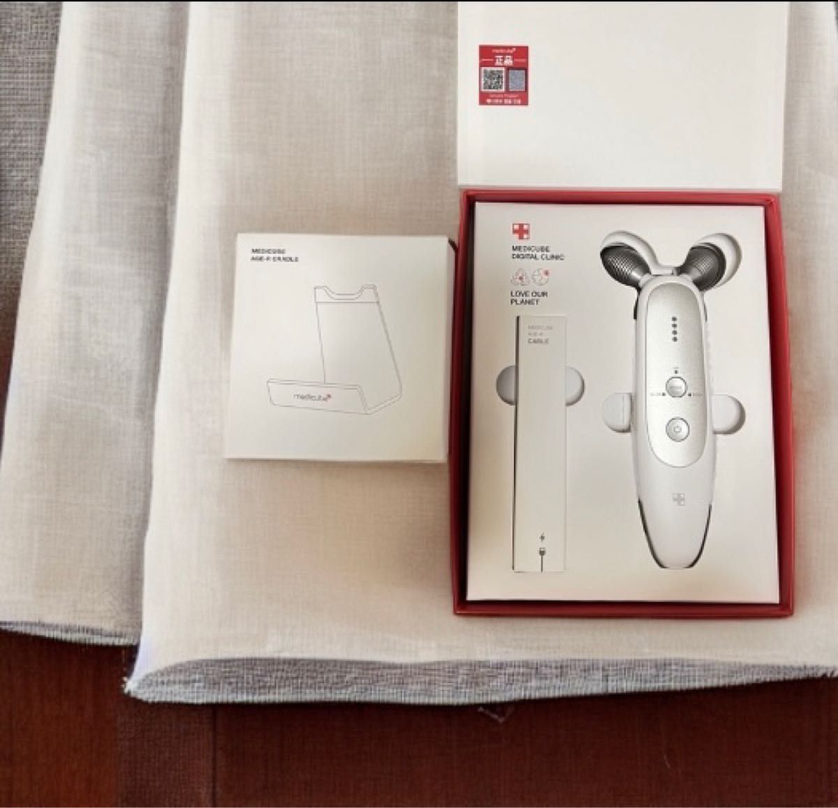 MEDICUBE メディキューブ 美顔器 AGE-R DERMA EMS SHOT エイジアル