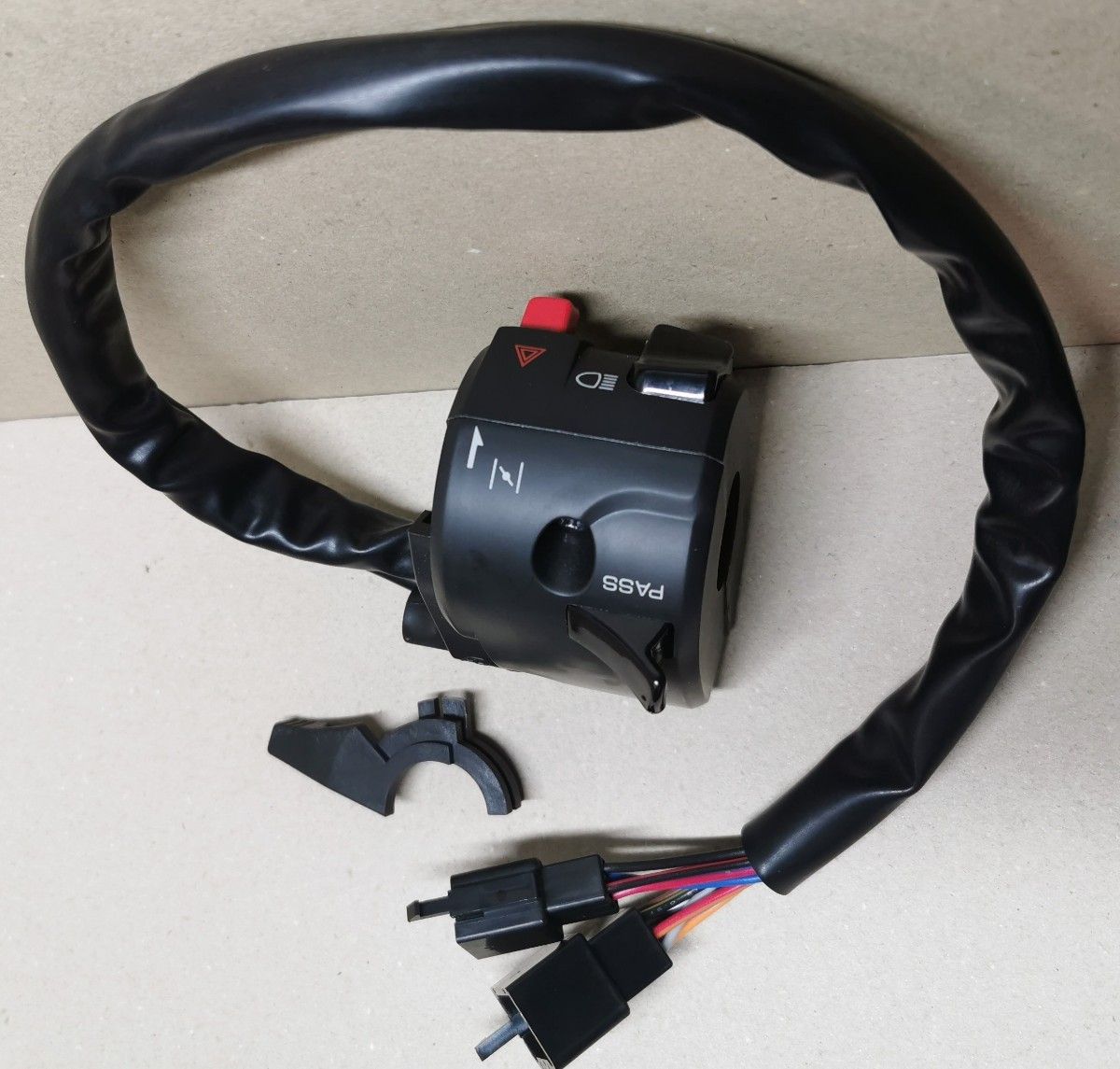 新品未使用 ゼファー400(1989～1990年式)用 カワサキ純正・左スイッチ