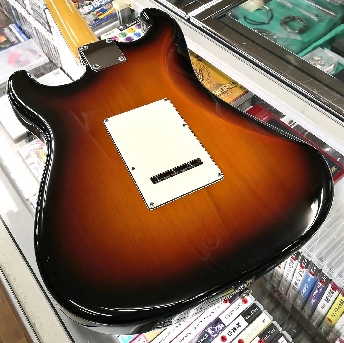 Yahoo!オークション - 美品 Laid Back エレキギター ST400 3TS フェン