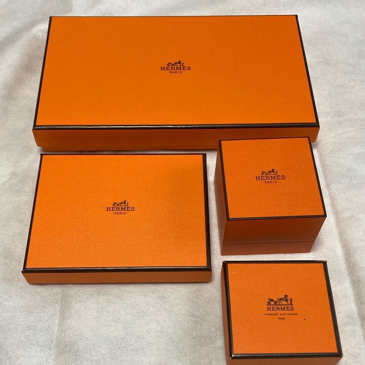 HERMES エルメスの空箱です 3種類とリボン1本 オマケの小箱です リング