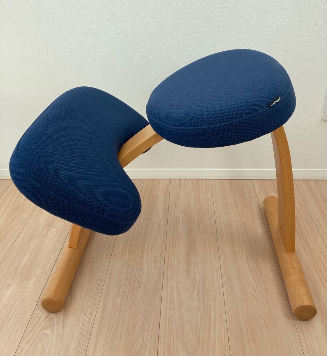 月末お値下げ中 バランスチェア バランスイージー ネイビー サカモト