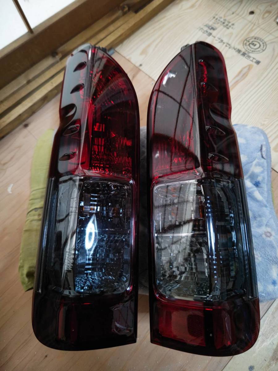 Yahoo!オークション - ハイエース200系 純正テールスモーク塗装 キャン