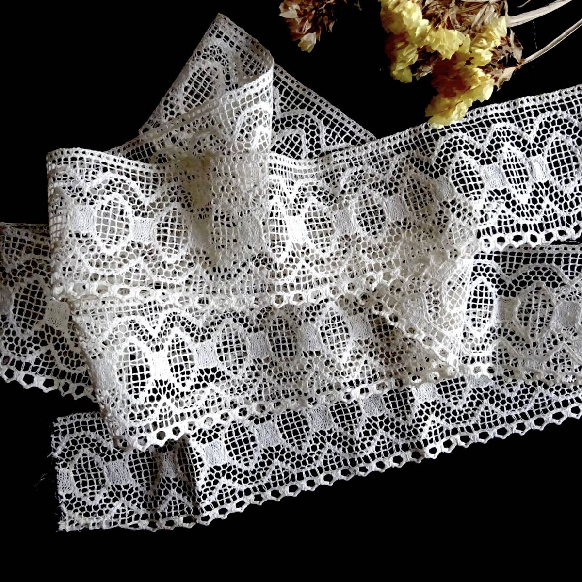 パリの骨董屋さんで購入の繊細なレ―スのハンカチ、アンティーク