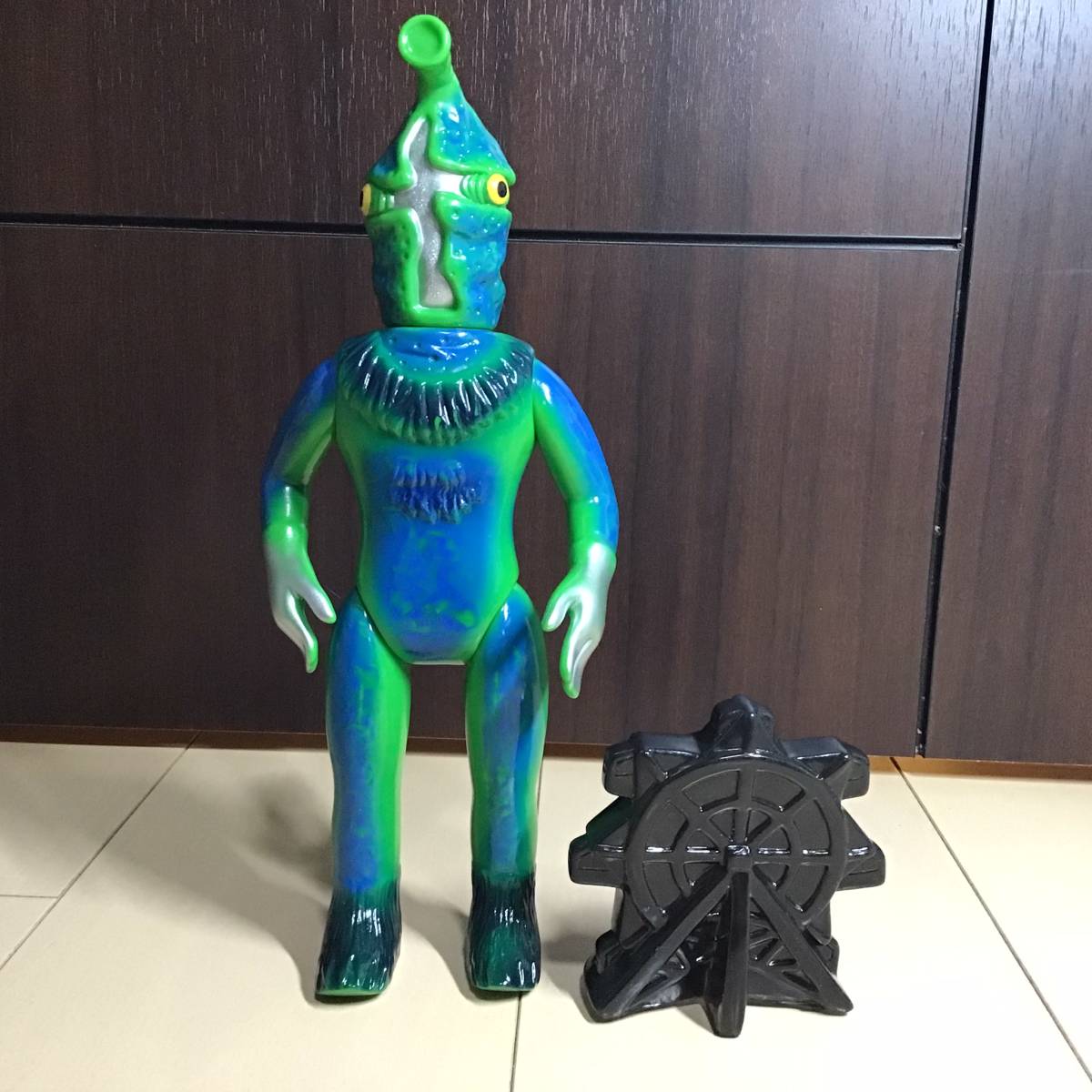 Yahoo!オークション - 【訳あり】マーミット 怪獣天国 ケムール人 ギャ