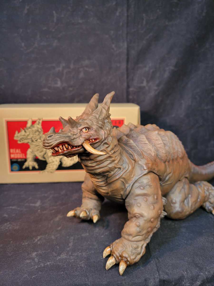 Yahoo!オークション - ビリケン商会ソフビキット全塗装完成品 地底怪獣